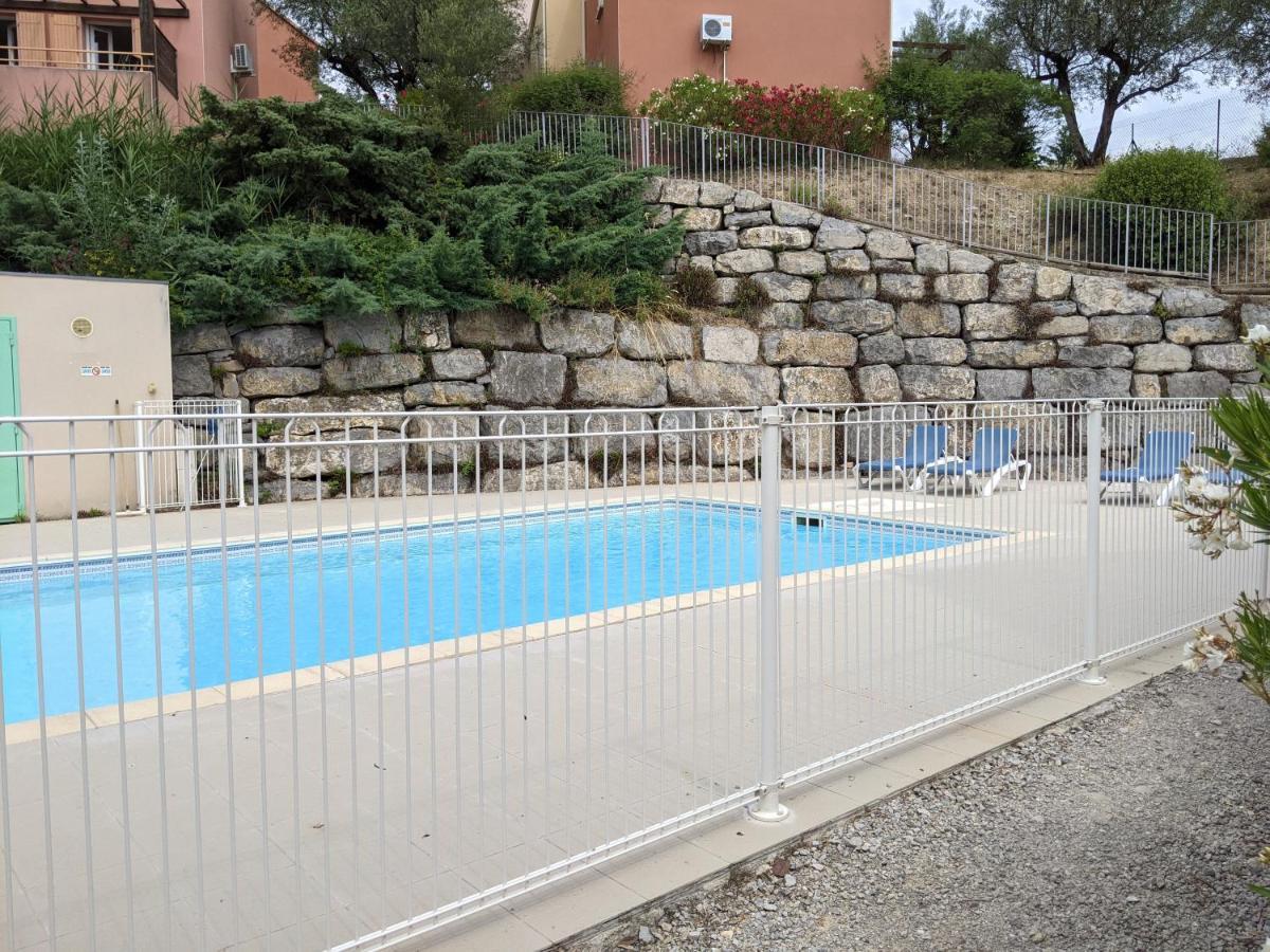 Maisonnette Dans Domaine Avec Piscine A Nyons, Pays Des Olives Exterior photo