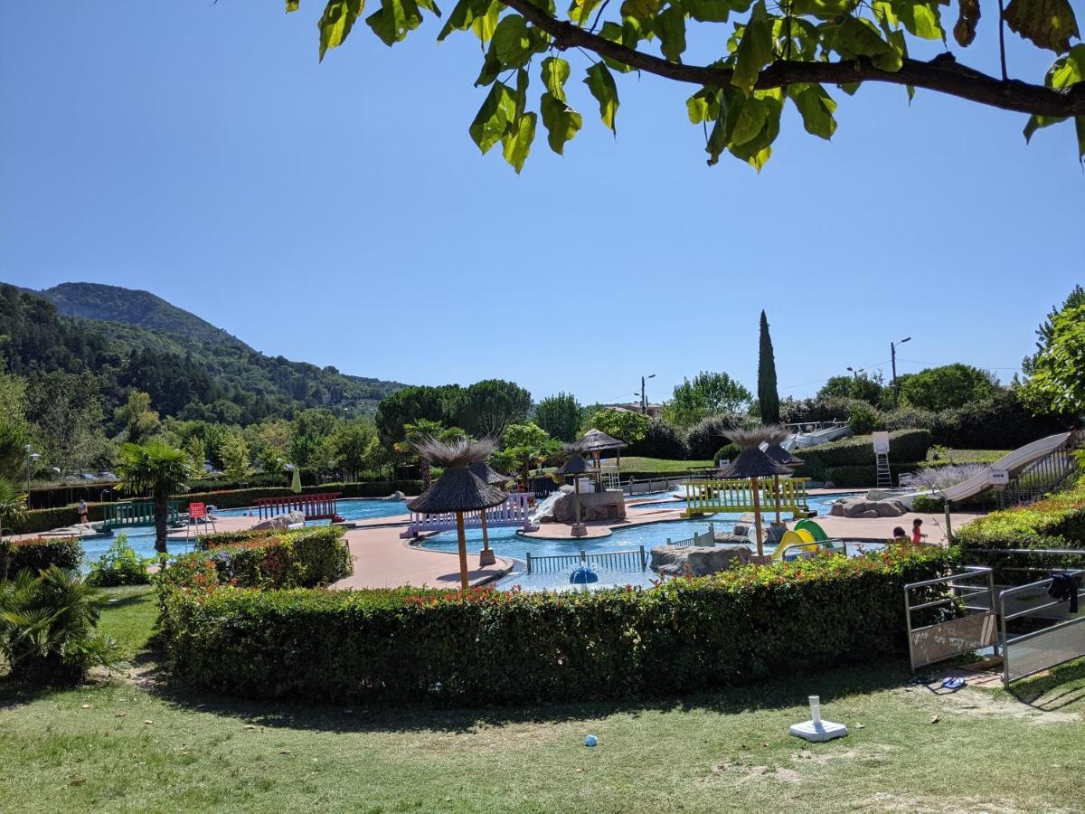Maisonnette Dans Domaine Avec Piscine A Nyons, Pays Des Olives Exterior photo