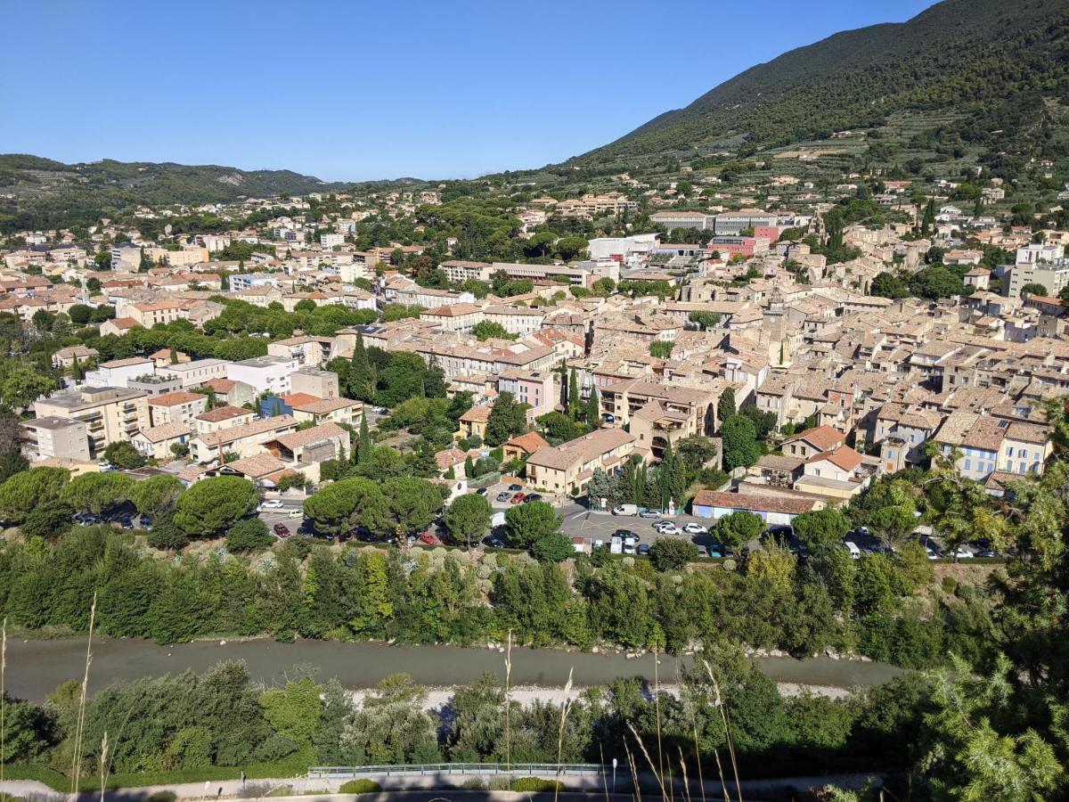 Maisonnette Dans Domaine Avec Piscine A Nyons, Pays Des Olives Exterior photo